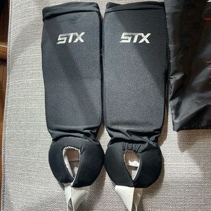 STX Stallion 400 unisex shin guards.